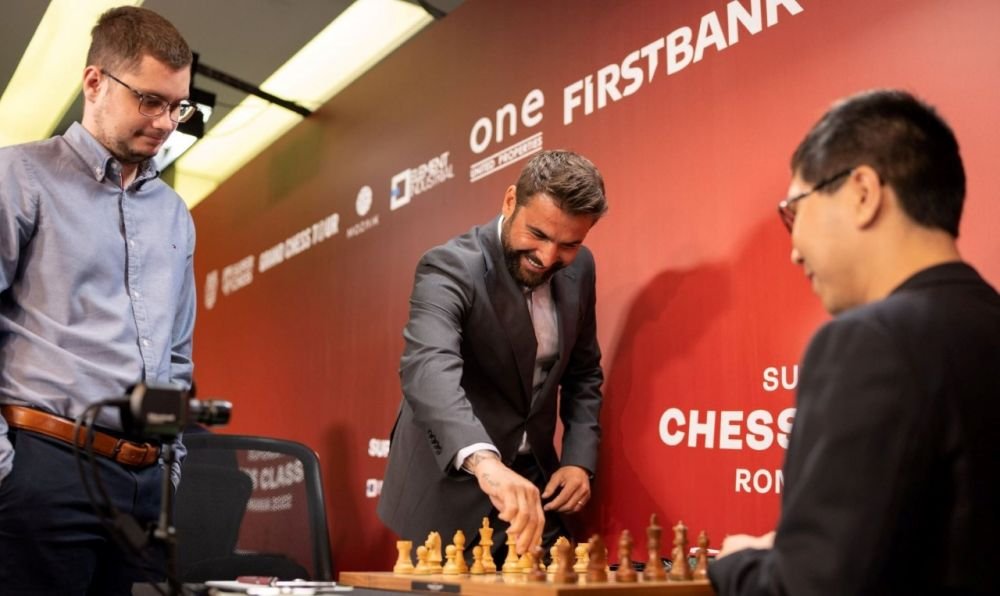 Invitat special, Adrian Mutu a făcut prima mutare. Trei victorii și două remize în runda a șaptea a primei etape a Grand Chess Tour 2022_3