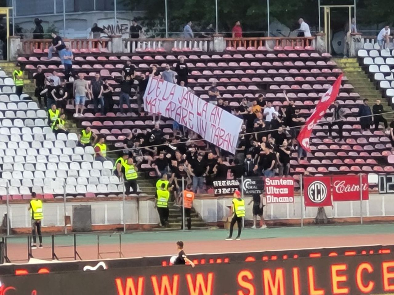 Dinamo - UTA Arad 1-1. ”Câinii”, ultima repetiție înainte de baraj. Irobiso a marcat pe final_4