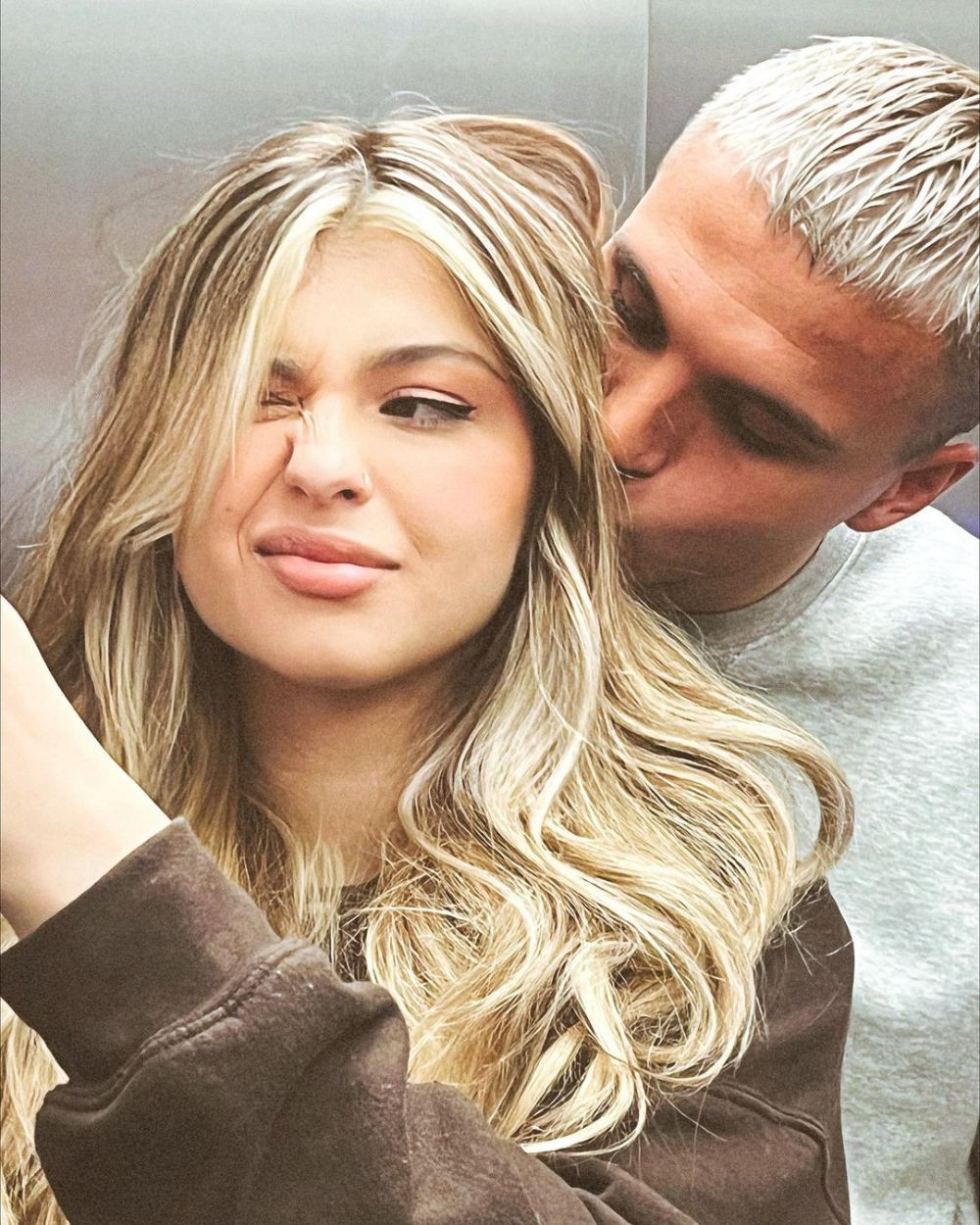 Logodnica lui Cristi Manea, spectacol la sărbătoarea pentru titlu a CFR-ului. Tânăra de 24 de ani, o adevărată apariție_15