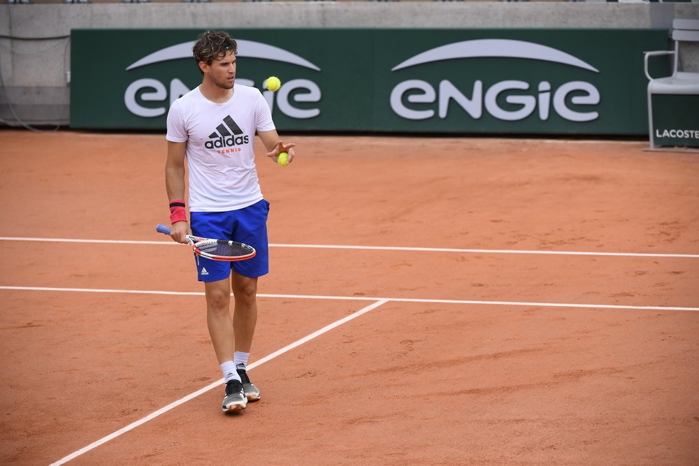 Să-l oprească cineva! Dominic Thiem a reușit două tweenere direct câștigătoare, cu spatele la adversar_11