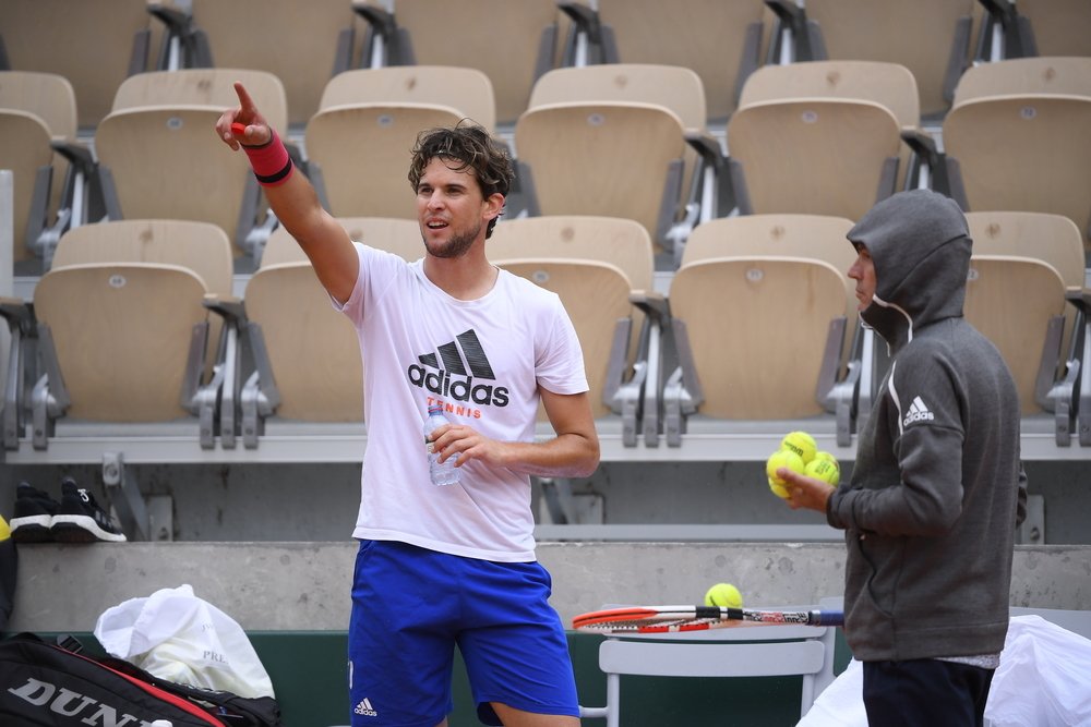 Să-l oprească cineva! Dominic Thiem a reușit două tweenere direct câștigătoare, cu spatele la adversar_22
