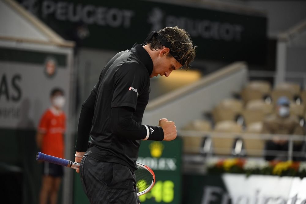 Să-l oprească cineva! Dominic Thiem a reușit două tweenere direct câștigătoare, cu spatele la adversar_23