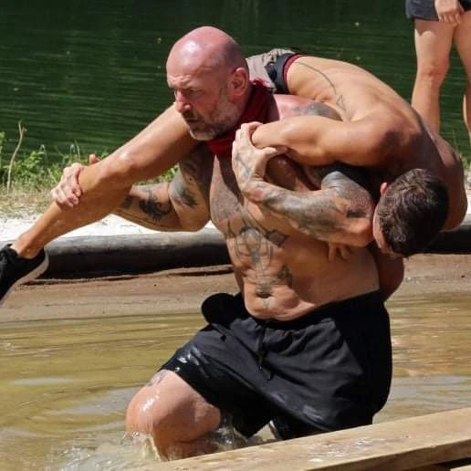 Zmărăndescu și-a acoperit tatuajul cu primul său fiu! Mihai Zmărăndescu nu l-a iertat: „A avut nesimțirea să posteze!” _12