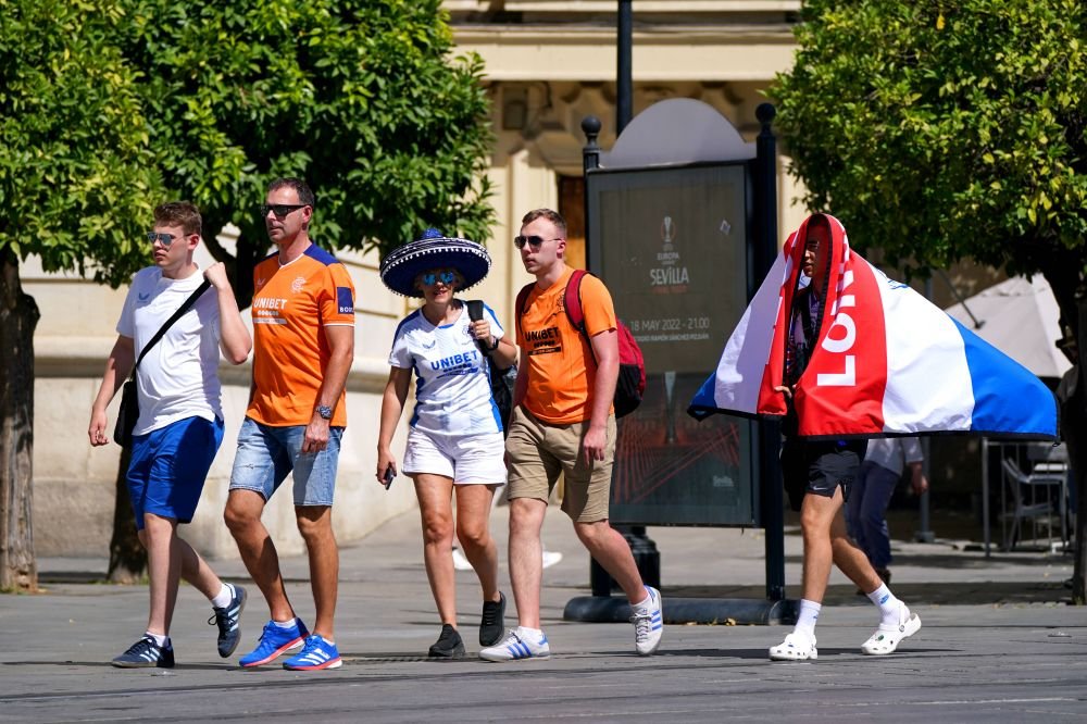 E forfotă mare pe străzile Sevillei! Orașul, luat cu asalt de fanii echipelor Eintracht Frankfurt şi Glasgow Rangers_5