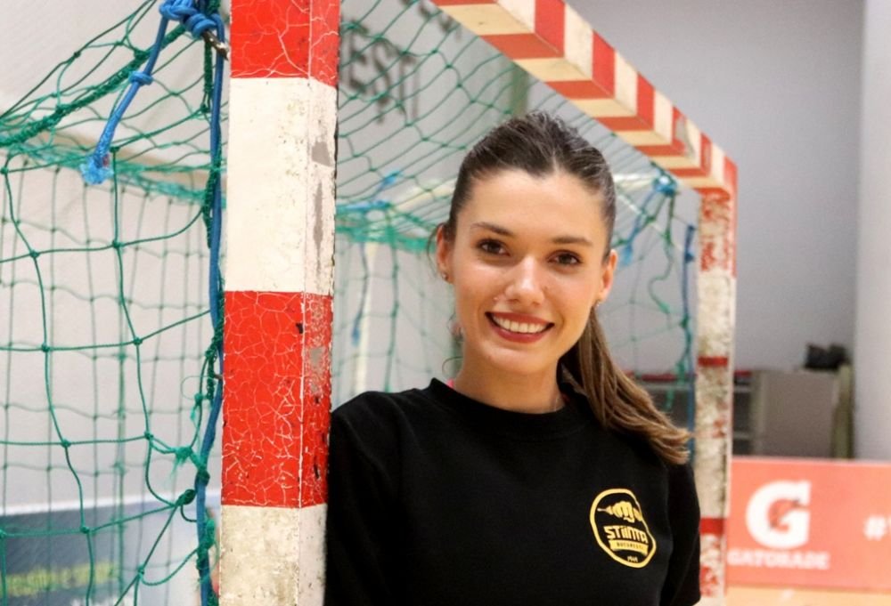 Motivul pentru care una dintre cele mai frumoase handbaliste românce vine la antrenament cu metroul_5