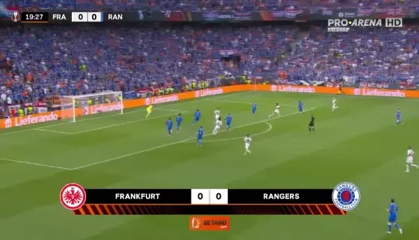 Rangers este salvată de McGregor! Portarul de 40 de ani blochează șutul lui Knauff.