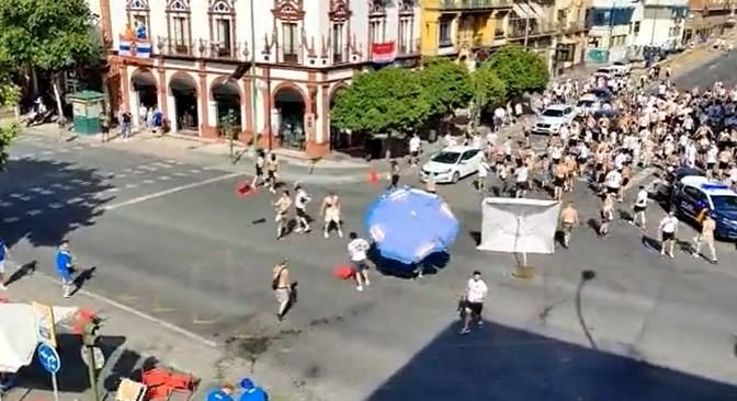 „Rușinos!” Imagini lamentabile la Sevilla: bătaie cu pumni și scaune între scoțieni și nemți. Ce au lăsat în urmă_3
