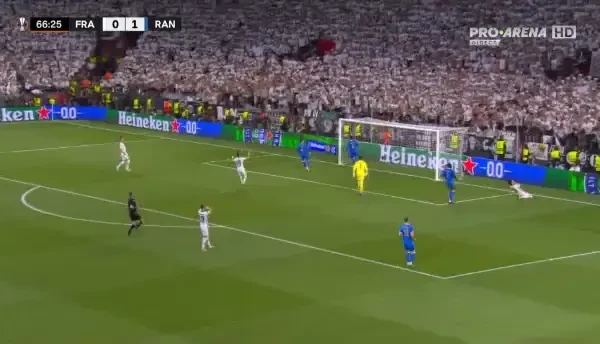 Frankfurt irosește o șansă uriașă de a egala!