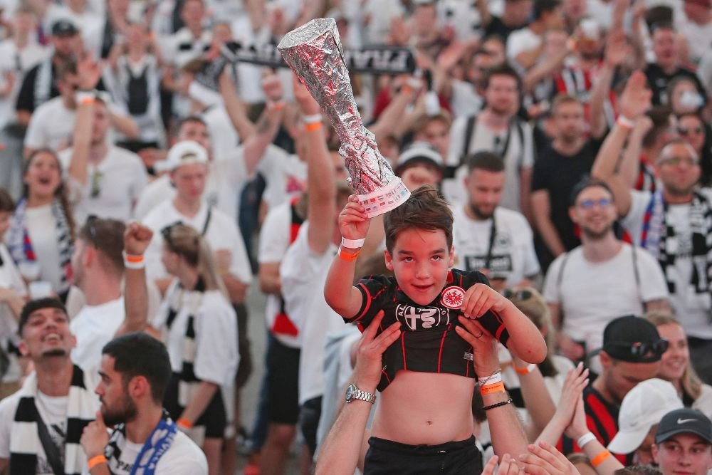 Imagini impresionante din Frankfurt! Fanii au umplut stadionul până la refuz pentru a vedea finala Europa League pe ecrane uriașe_4