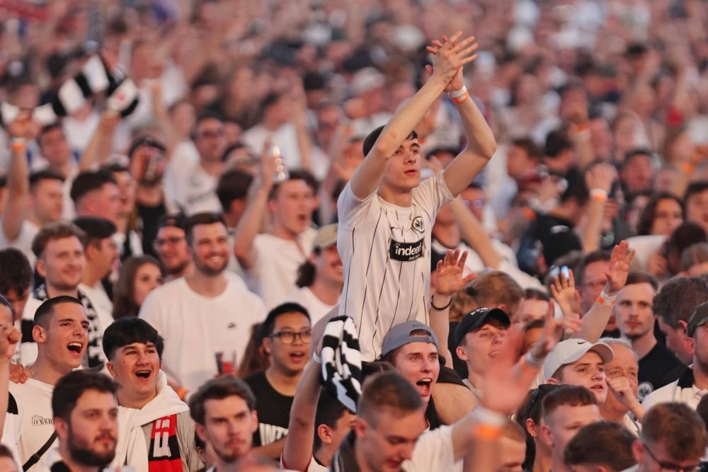 Imagini impresionante din Frankfurt! Fanii au umplut stadionul până la refuz pentru a vedea finala Europa League pe ecrane uriașe_6