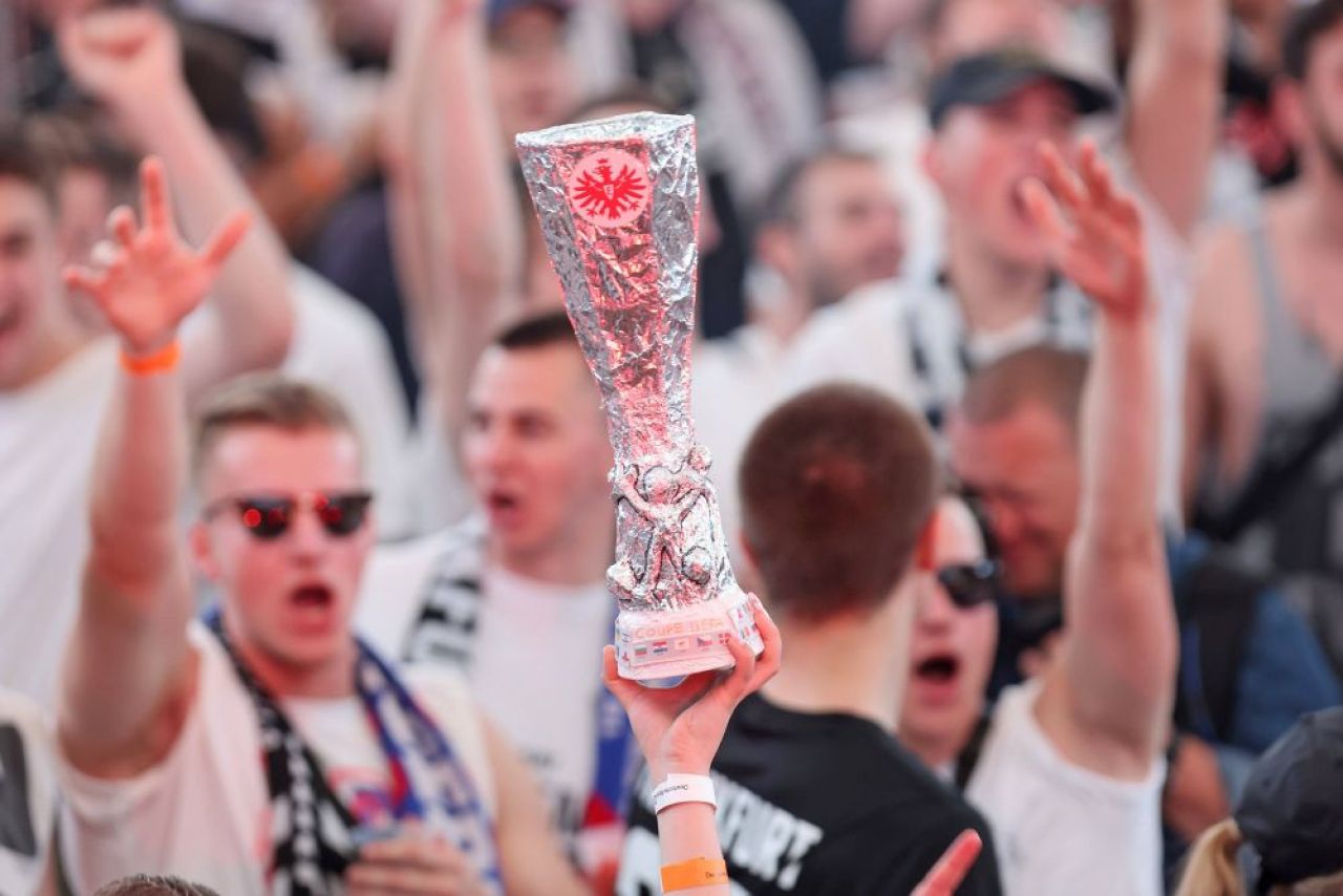 Imagini impresionante din Frankfurt! Fanii au umplut stadionul până la refuz pentru a vedea finala Europa League pe ecrane uriașe_9