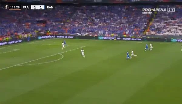 Trapp o salvează pe Frankfurt și trimite meciul la loviturile de departajare.