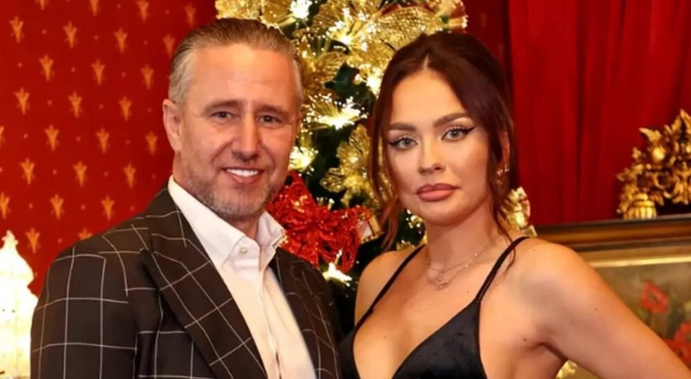 Prima fotografie cu băiețelul lui Laurențiu Reghecampf și iubita sa, Corina Caciuc! Antrenorul a anunțat și ce nume are copilul _2