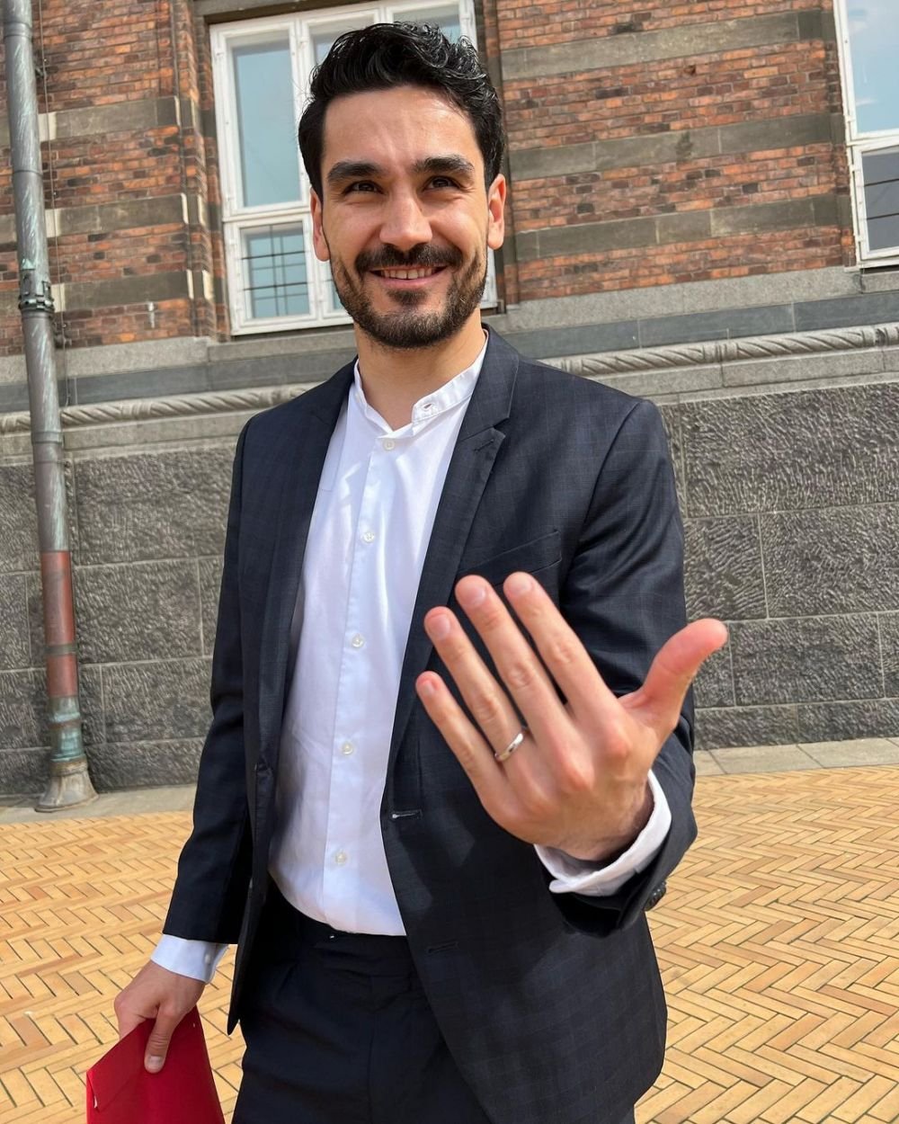 A zburat în secret la Madrid, iar toți spuneau că semnează cu Real! Gundogan a 'semnat' cu un model ultra sexy! Ea l-a dat de gol _83