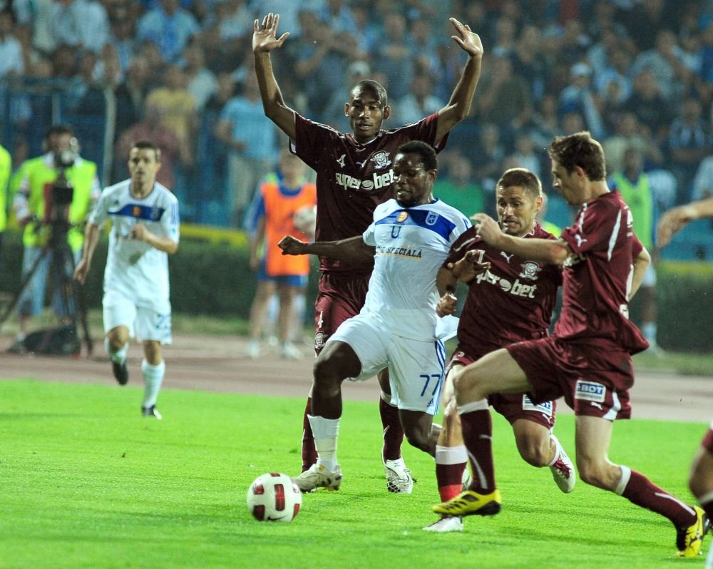 A încântat spectatorii din Liga 1 și acum a fost ales cea mai bună extremă din istoria țării sale!_2