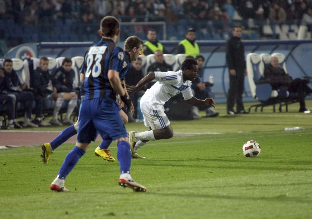 A încântat spectatorii din Liga 1 și acum a fost ales cea mai bună extremă din istoria țării sale!_3