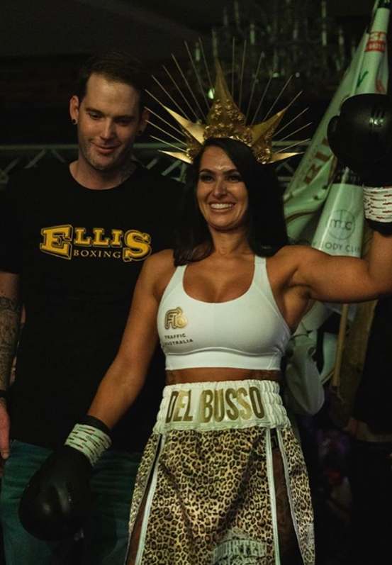 Imagini incredibile la o gală de box! Una dintre sportive a apărut îmbrăcată doar în lenjerie intimă, spre uimirea tuturor_8