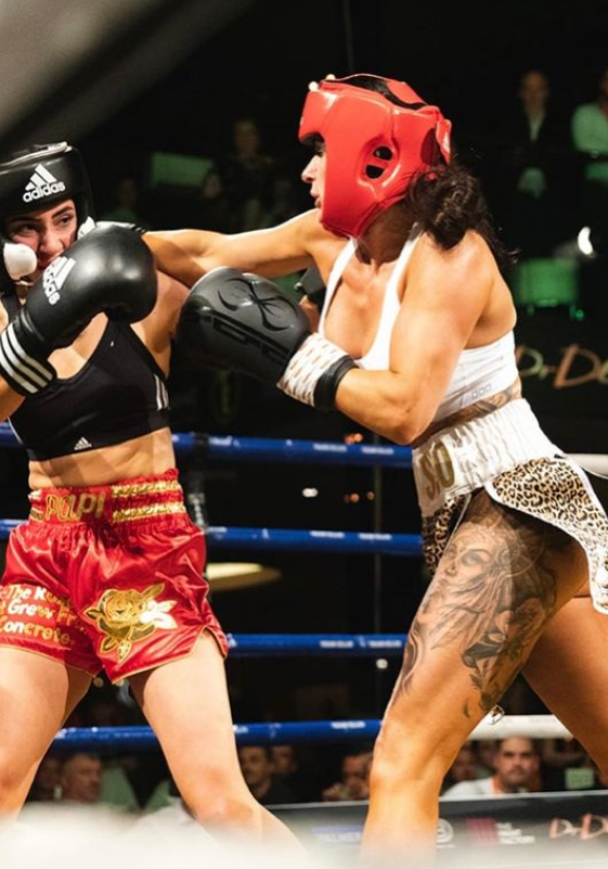 Imagini incredibile la o gală de box! Una dintre sportive a apărut îmbrăcată doar în lenjerie intimă, spre uimirea tuturor_9