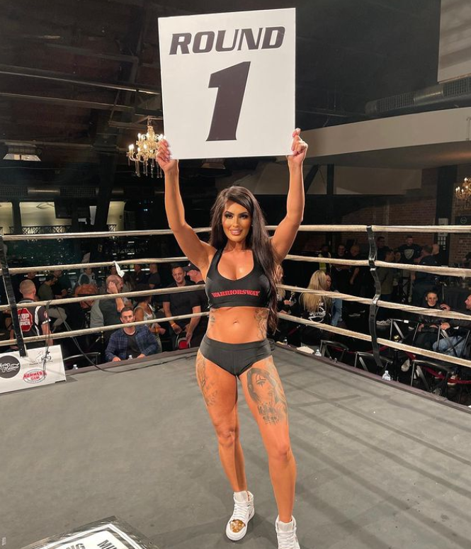 Imagini incredibile la o gală de box! Una dintre sportive a apărut îmbrăcată doar în lenjerie intimă, spre uimirea tuturor_11