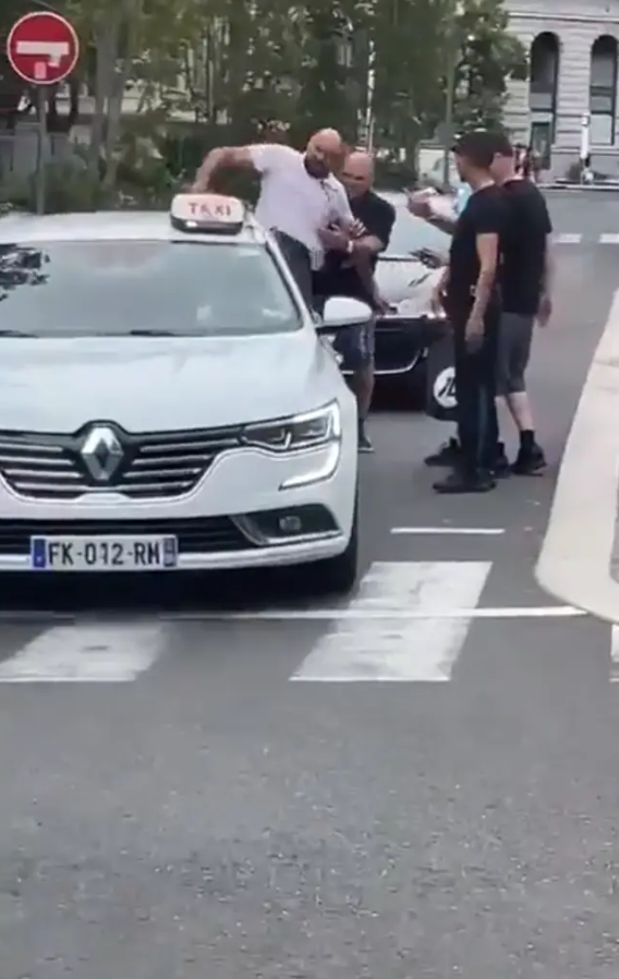 Ieșire violentă a lui Tyson Fury asupra unui taximetrist. L-a luat la pumni după ce nu l-a lăsat să urce în mașină _2