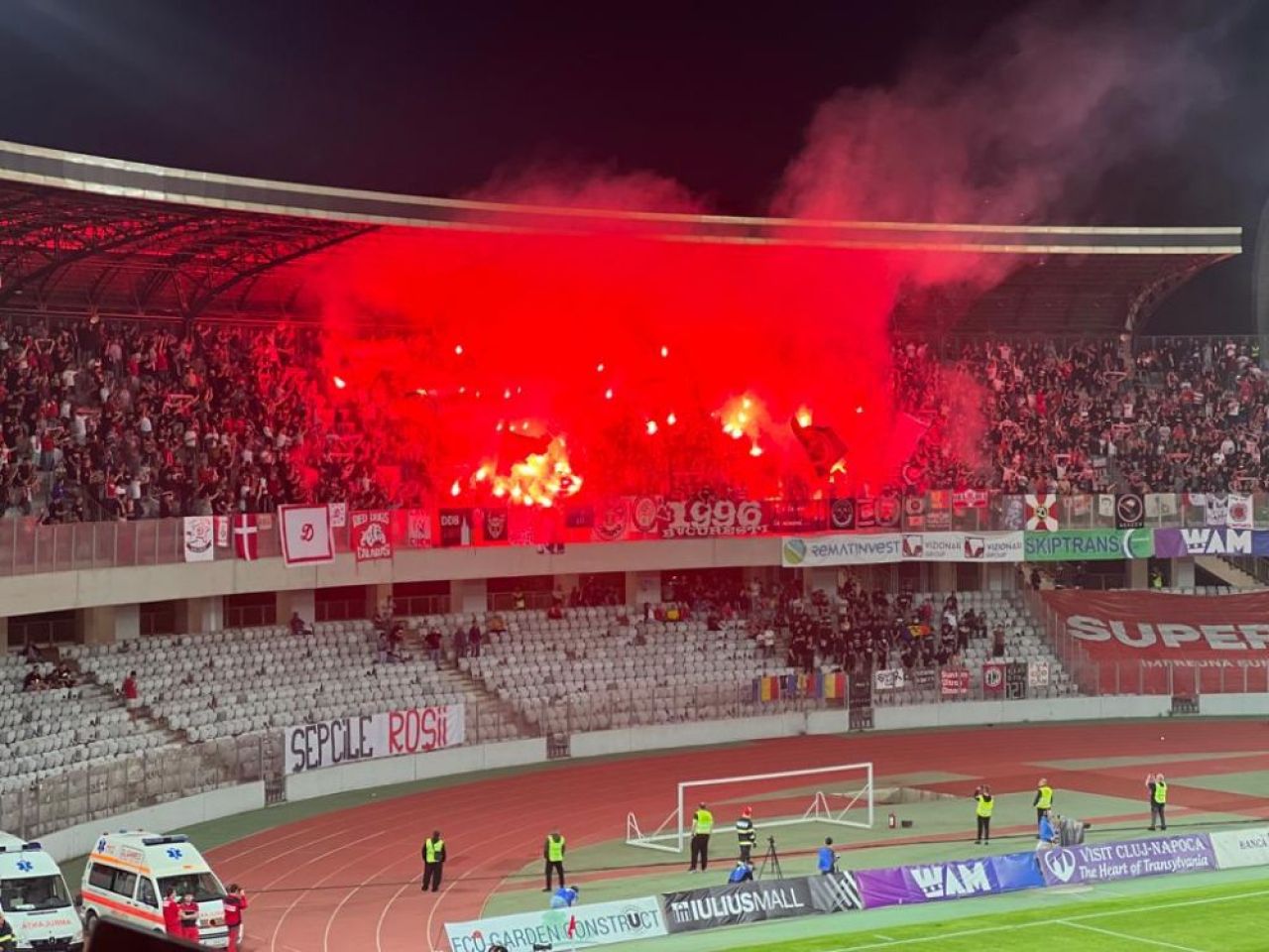 „Prestația voastră e de carnaval!” / „Degeaba aveți orgasme, t***e masculine!” Mesajele afișate de fanii lui U Cluj și Dinamo _10