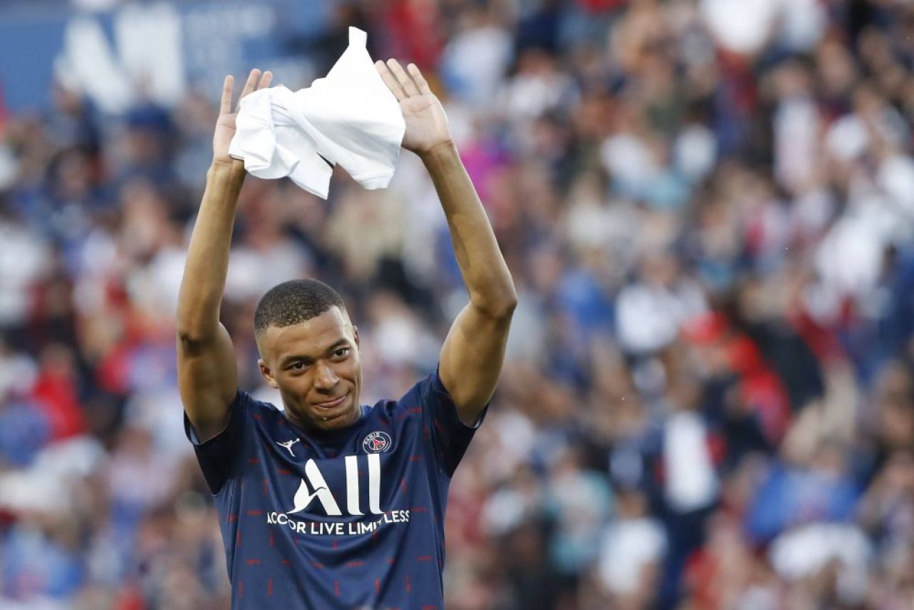 NEWS ALERT! Paris Saint-Germain a anunțat OFICIAL prelungirea contractului lui Kylian Mbappe! _6