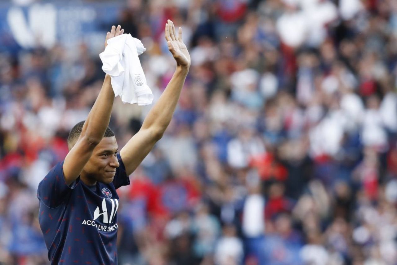 NEWS ALERT! Paris Saint-Germain a anunțat OFICIAL prelungirea contractului lui Kylian Mbappe! _7