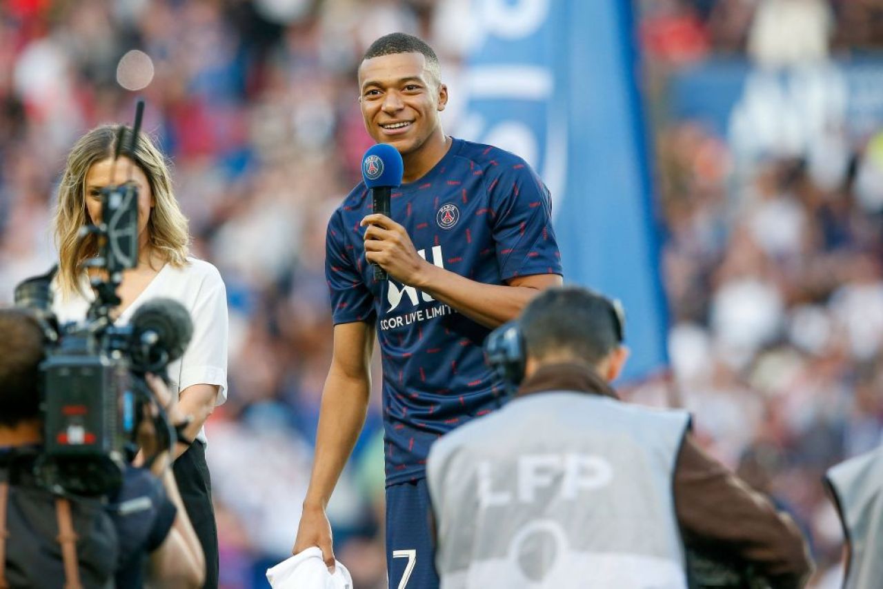 NEWS ALERT! Paris Saint-Germain a anunțat OFICIAL prelungirea contractului lui Kylian Mbappe! _12