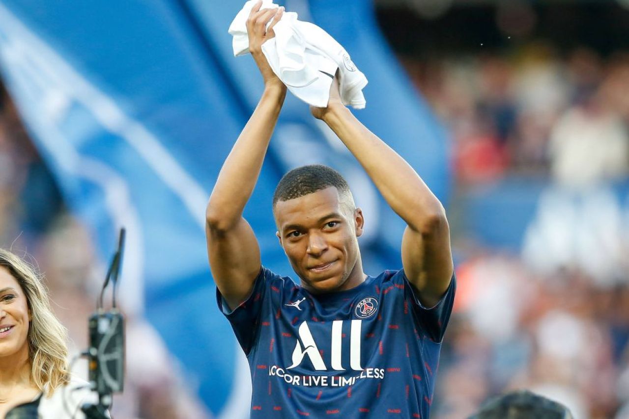 NEWS ALERT! Paris Saint-Germain a anunțat OFICIAL prelungirea contractului lui Kylian Mbappe! _13