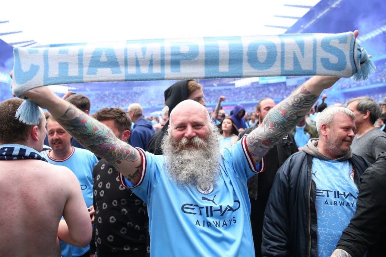 Explozie de bucurie pe Etihad! Fanii lui Manchester City au dărâmat o poartă după titlul câștigat_3