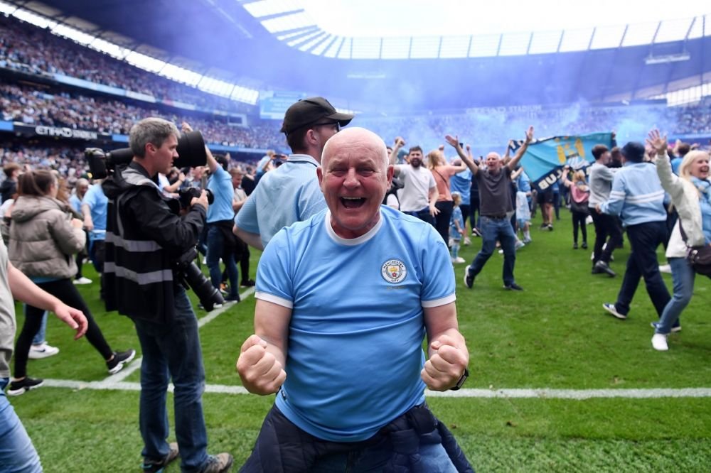 Explozie de bucurie pe Etihad! Fanii lui Manchester City au dărâmat o poartă după titlul câștigat_9