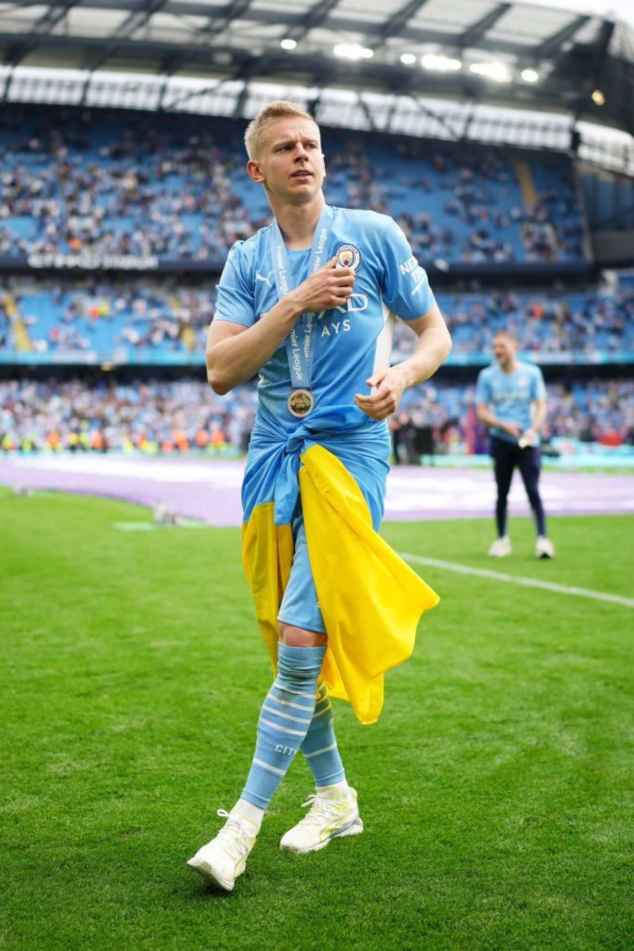 Momente impresionante la sărbătoarea lui City! Zinchenko a 'îmbrăcat' trofeul în steagul Ucrainei și a izbucnit în lacrimi_3