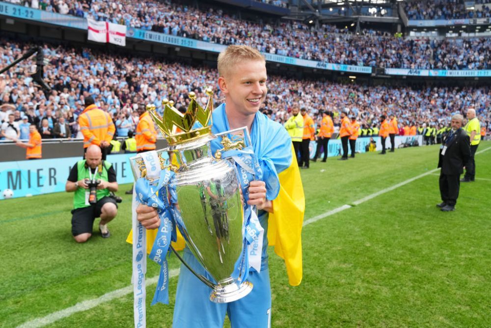 Momente impresionante la sărbătoarea lui City! Zinchenko a 'îmbrăcat' trofeul în steagul Ucrainei și a izbucnit în lacrimi_7