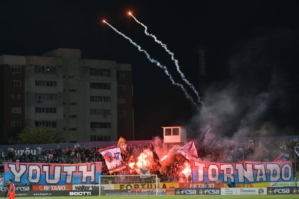 Cu cine a văzut Dan Petrescu meciul dintre CFR Cluj și FCSB_5