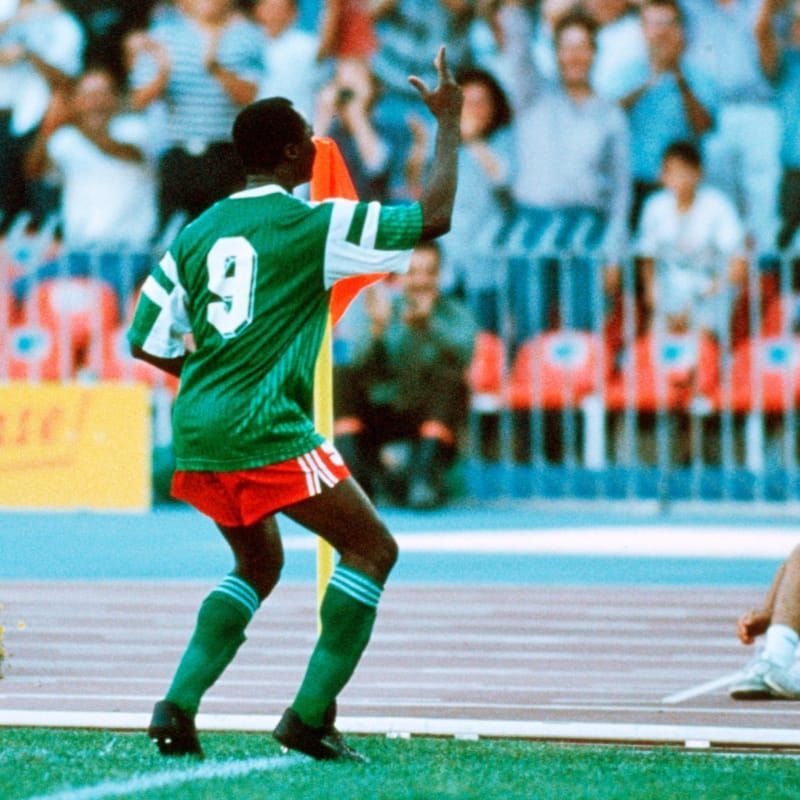 Roger Milla, atacantul care l-a amețit pe Andone la Mondialul din 1990, s-a retras definitiv la 70 de ani!_5