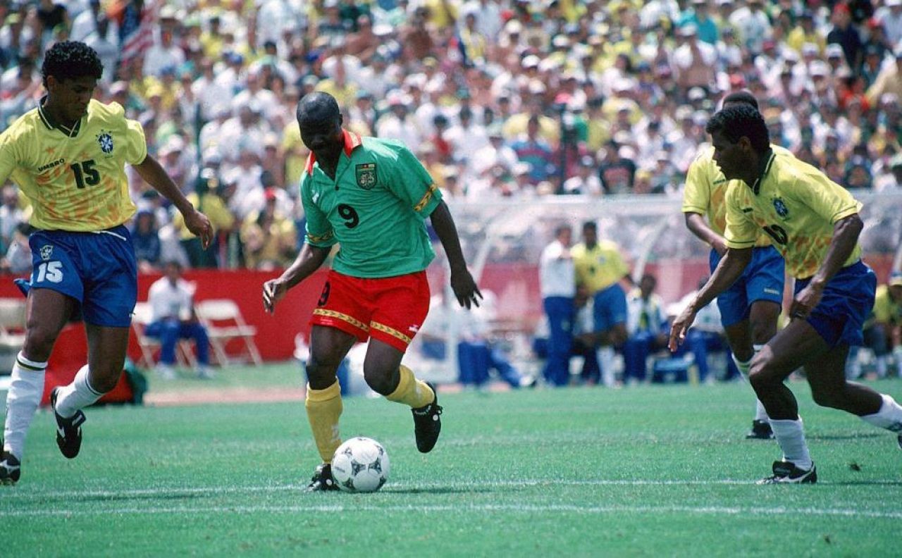 Roger Milla, atacantul care l-a amețit pe Andone la Mondialul din 1990, s-a retras definitiv la 70 de ani!_7