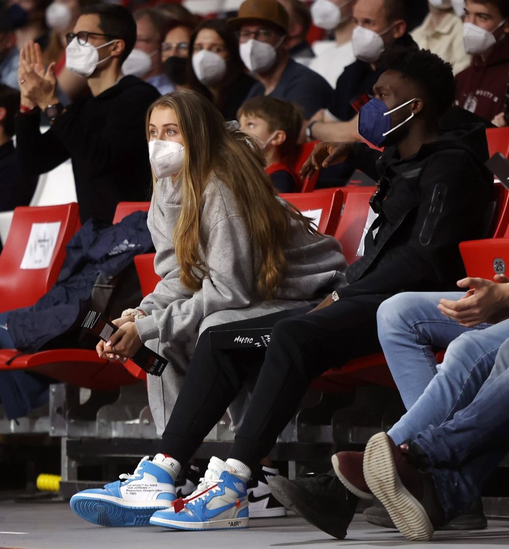 Alphonso Davies s-a despărțit de iubita sa, jucătoare la PSG: „Zvonurile despre ea nu sunt adevărate!” _2