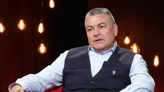 Un francez, un columbian și un român. Cele trei 