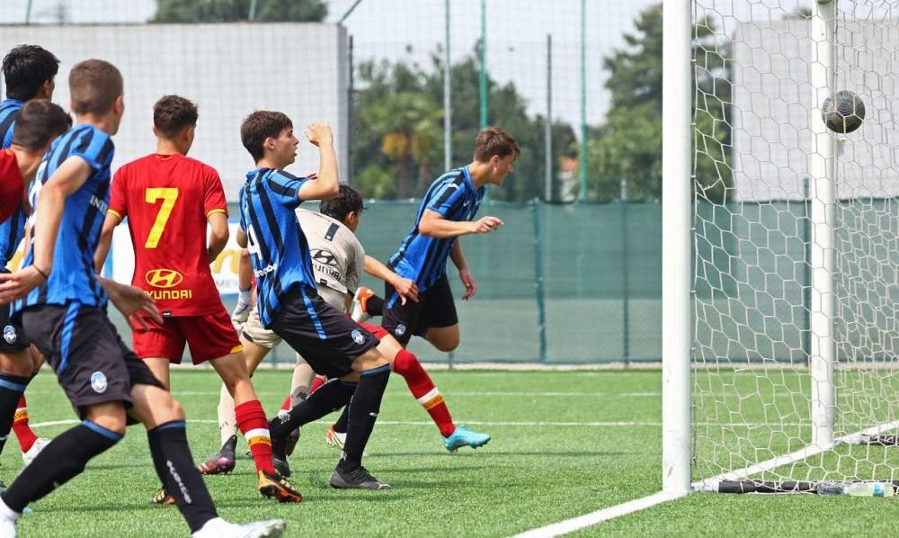 Gigantul român din naționala Italiei a marcat golul care o ține pe Atalanta în cursa spre titlul de campioană!_3
