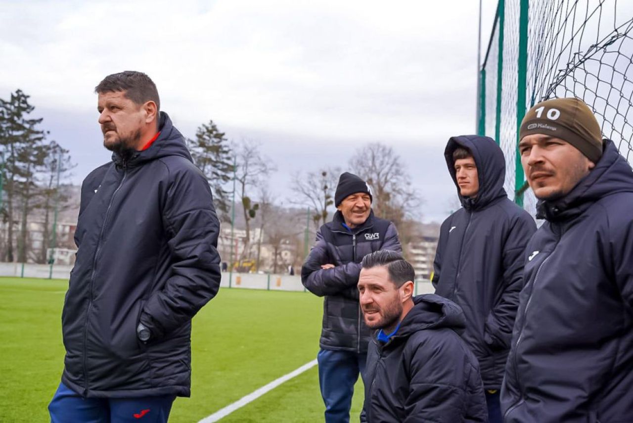 Tatăl și fiul formează cuplul de fundași centrali la o echipă care se luptă pentru promovarea în Liga 2!_1