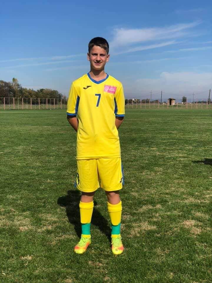 Tatăl și fiul formează cuplul de fundași centrali la o echipă care se luptă pentru promovarea în Liga 2!_4