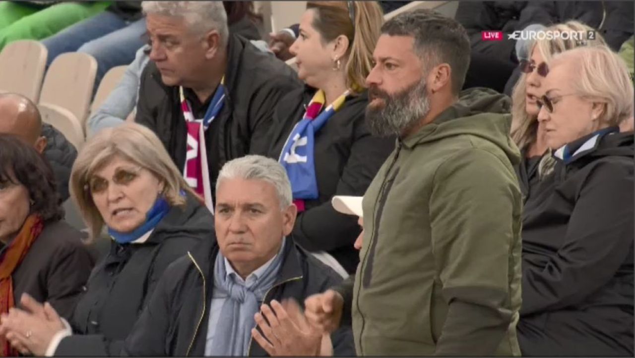 „Ține-ți dușmanii aproape!” :) Familia Halep, surprinsă într-o ipostază incredibilă, în primul meci al Simonei la Paris_3