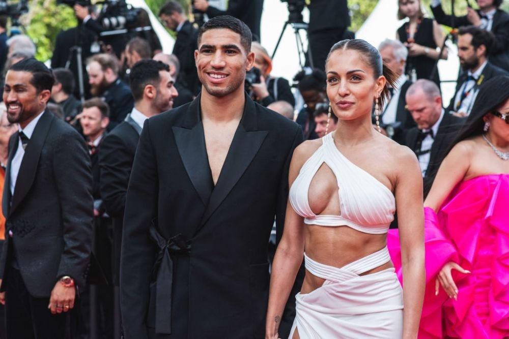 Starul de la PSG care a făcut senzație la Cannes. Soția cu 12 ani mai în vârstă a făcut senzație pe covorul roșu _17