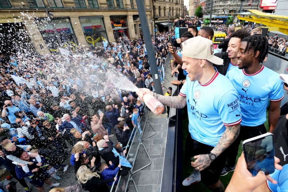 Manchester City, ținta ironiilor după sărbătoarea titlului: „Petrol versus istorie! / La nunțile din Asia sunt mai mulți oameni!” _6