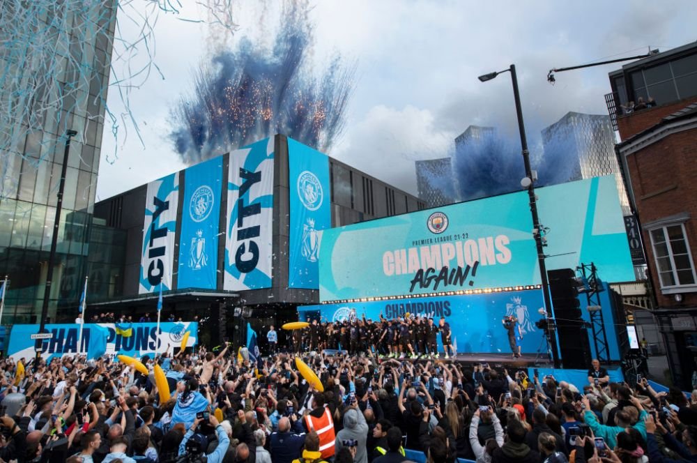 Manchester City, ținta ironiilor după sărbătoarea titlului: „Petrol versus istorie! / La nunțile din Asia sunt mai mulți oameni!” _9