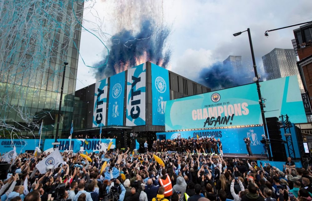Manchester City, ținta ironiilor după sărbătoarea titlului: „Petrol versus istorie! / La nunțile din Asia sunt mai mulți oameni!” _10