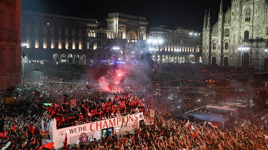 Manchester City, ținta ironiilor după sărbătoarea titlului: „Petrol versus istorie! / La nunțile din Asia sunt mai mulți oameni!” _24
