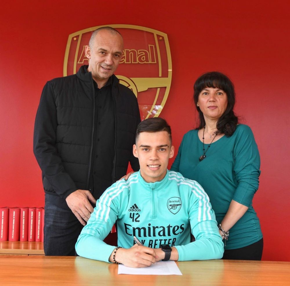 Românul care și-a pus semnătura pe contractul cu Arsenal: „A impresionat în primul său sezon!”_3