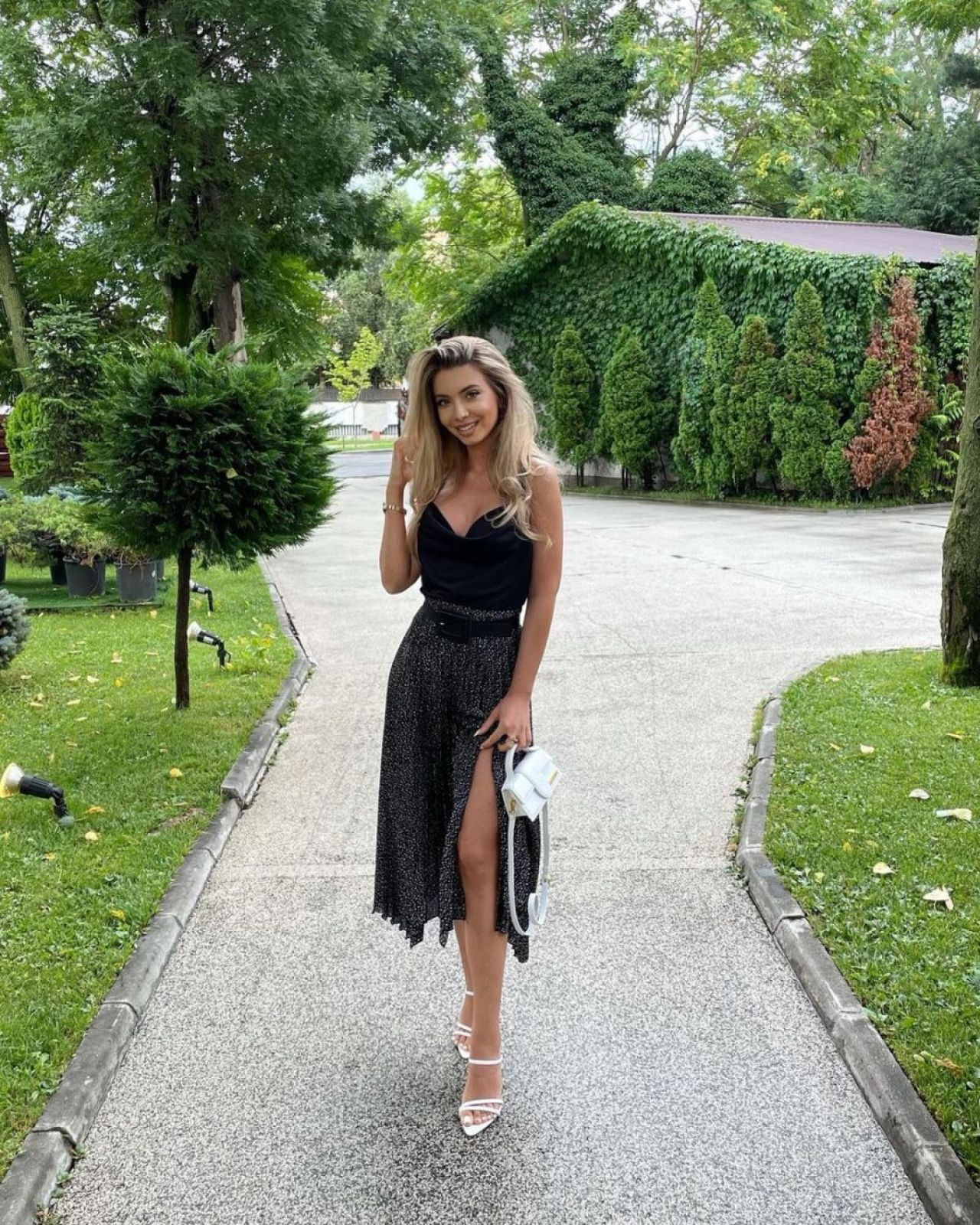 Apariție răvășitoare a iubitei românului de la Galatasaray! Cum s-au fotografiat în vacanță _36