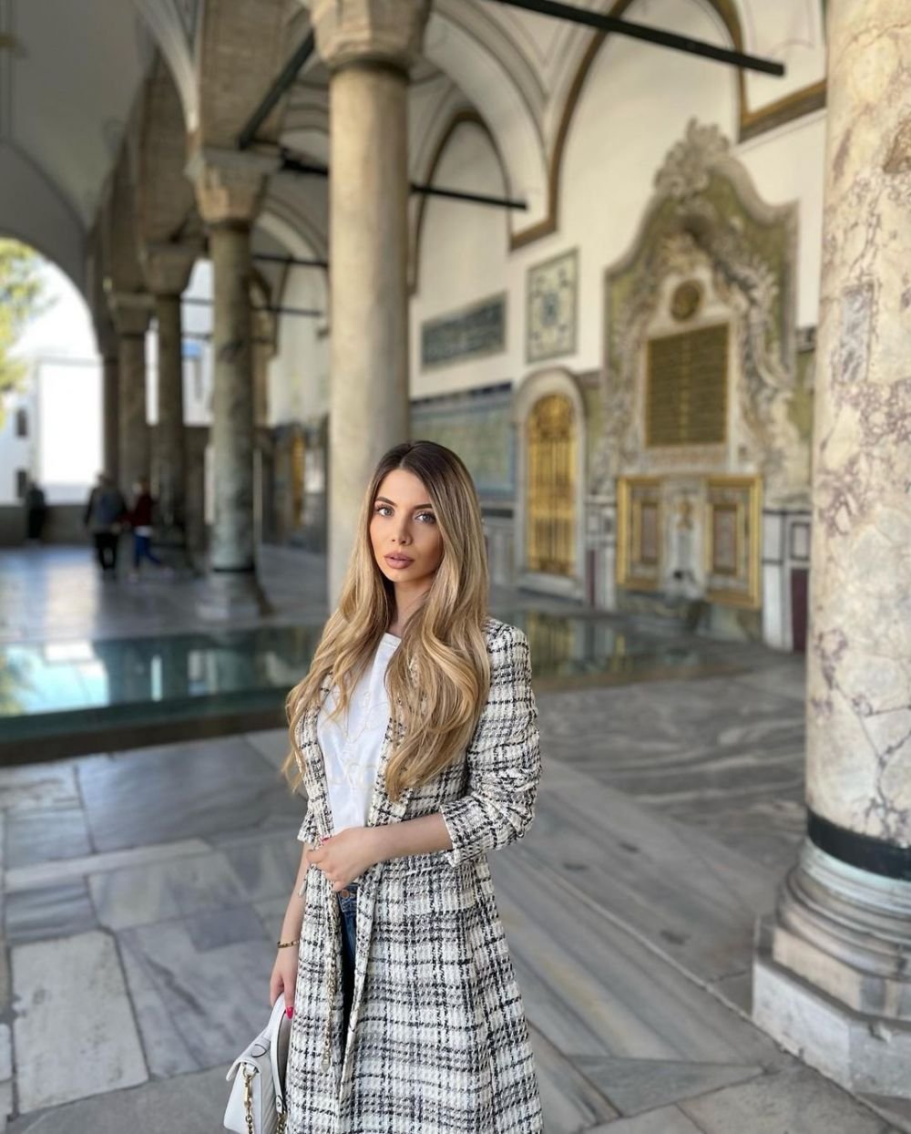 Apariție răvășitoare a iubitei românului de la Galatasaray! Cum s-au fotografiat în vacanță _63